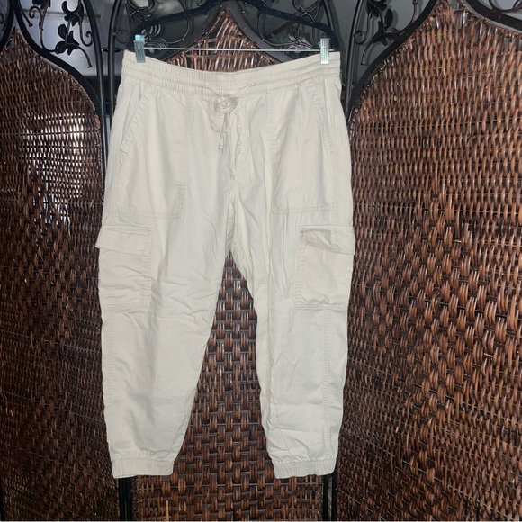 GAP Pants - Gap khaki capri cargo pants